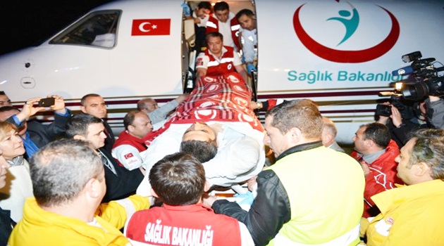 Yaralıları taşıyan uçak Türkiye'de