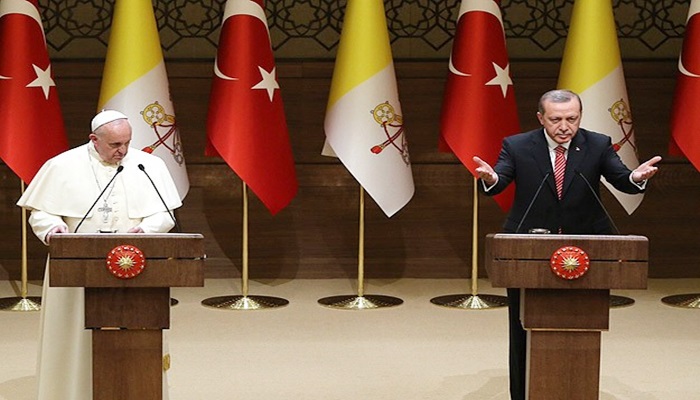Dünyadaki olaylara bakışımız aynı