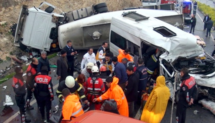 Şanlıurfa'da katliam gibi kaza: 12 ölü, çok sayıda yaralı