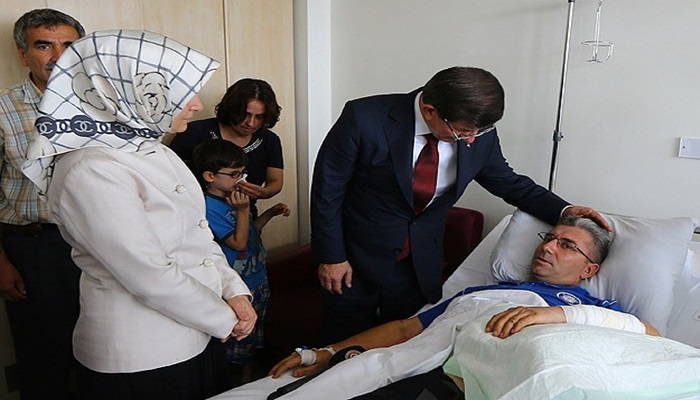 Başbakan Davutoğlu'dan gazilere ziyaret