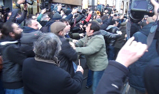 Fransa saldırılarına tepki protestosunda arbede