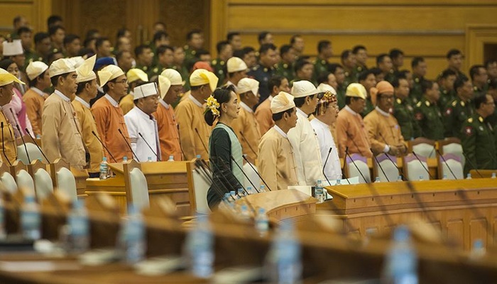 Myanmar'da tarihi yemin töreni