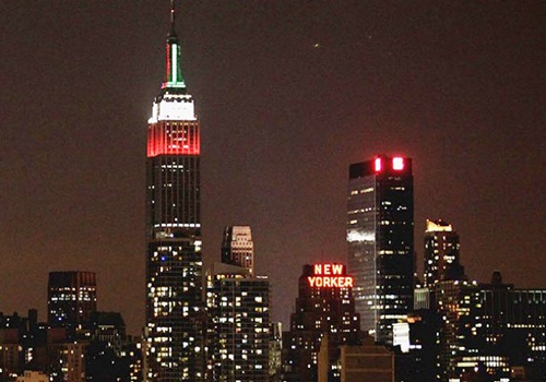 Empire State kırmızı beyaza büründü