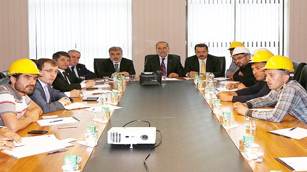 Bakan ve vekiller Somalı işçiler ile görüştü
