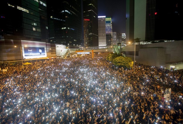 Hong Kong'daki gösteriler kontrolden çıktı