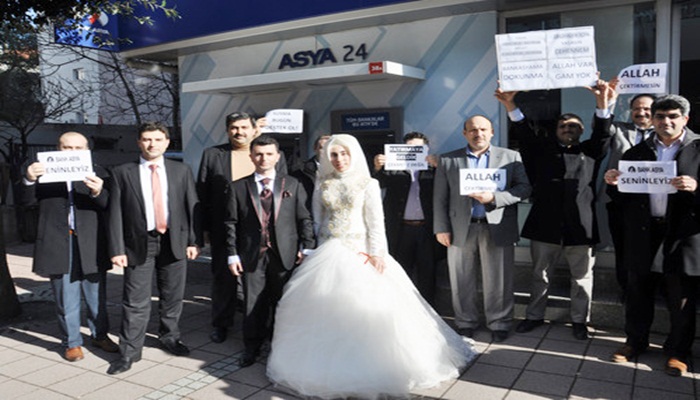 Nikahtan sonra tüm takıları Bank Asya'ya yatırdılar