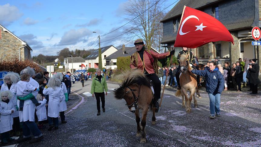 Belçika'nın 'Türk köyü'nde karnaval coşkusu