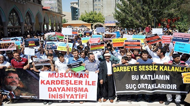 Katliam protestoları sürüyor