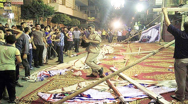 Mısır'da Mursi yanlıları ile muhalifle çatıştı