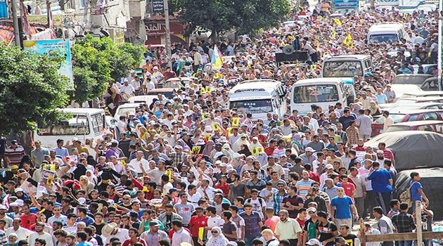 Mısır'da darbe karşıtları Adeviyye Meydanı yakınına ulaştı