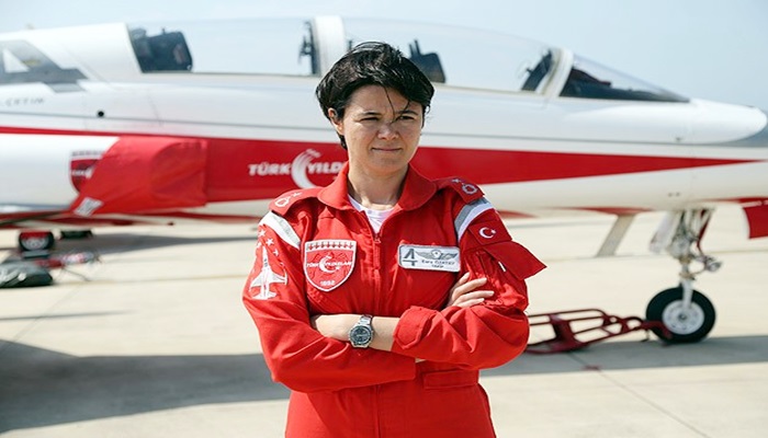Akrobasi timinin ilk kadın pilotu 19 Mayıs'ta uçacak