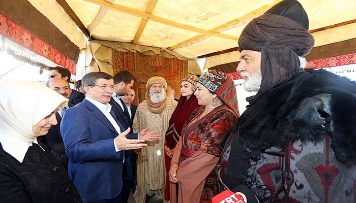 Davutoğlu'ndan "Diriliş Ertuğrul"un setine ziyaret