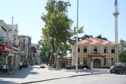 Tarihi camileri halkla bütünleştirmek