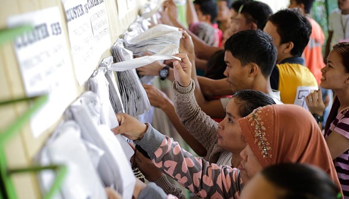 Filipinler'de halk sandık başında