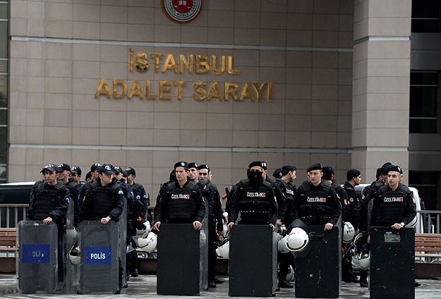 Savcı Kiraz'ın rehin alınması haberine yayın yasağı