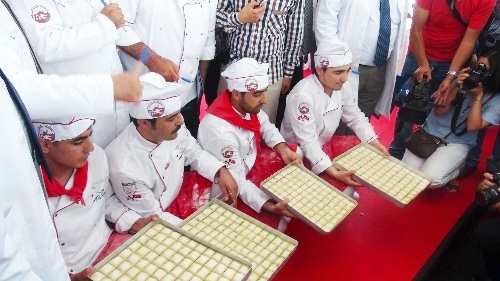 Festivalde 1 ton baklava dağıtıldı