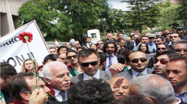 Gezi Parkı eylemi destekçisi avukatlar, SP Genel Başkanı Kamalak'a saldırdı