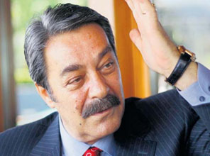 Mezarlıkta ölülerle konuşuyorum