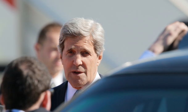 Kerry, IŞİD tehdidini görüşmek için Bağdat'ta