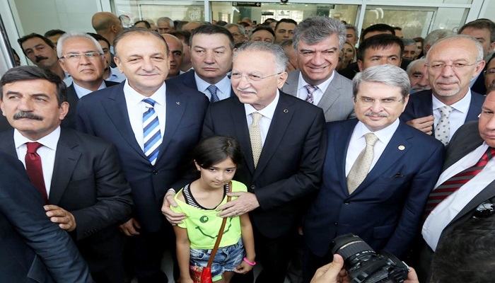 Cumhurbaşkanı adayı İhsanoğlu İzmir'de