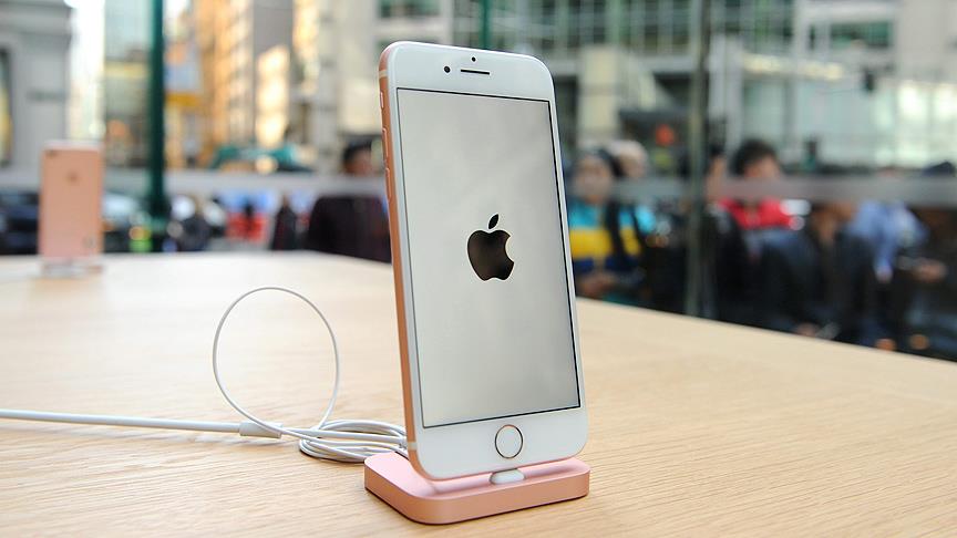 Apple'ın kapısı iPhone 7 alıcılarına açıldı