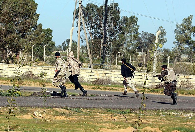 Libya'da orduya bağlı kışla ele geçirildi