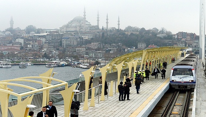 Türkiye'nin ilk metro köprüsü açıldı