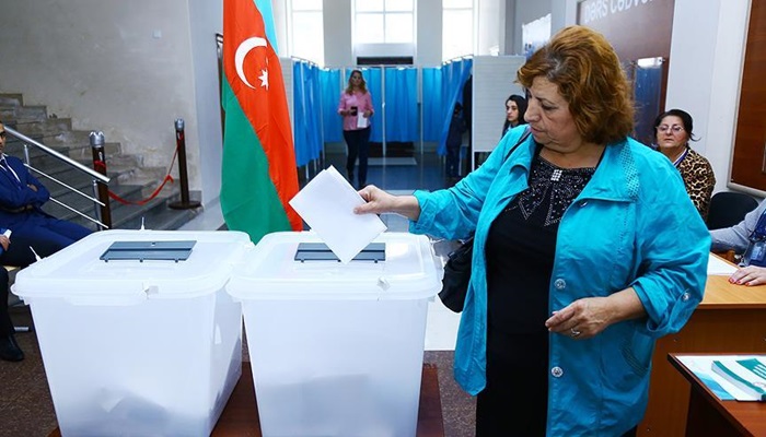 Azerbaycan anayasa değişikliği için sandık başında