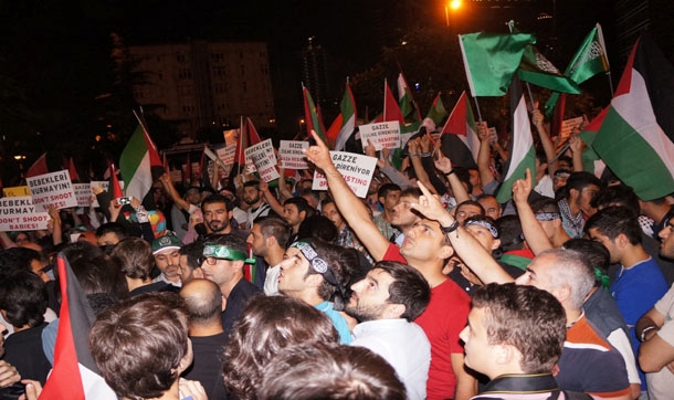 İsrail Başkonsolosluğu önünde Gazze protestosu