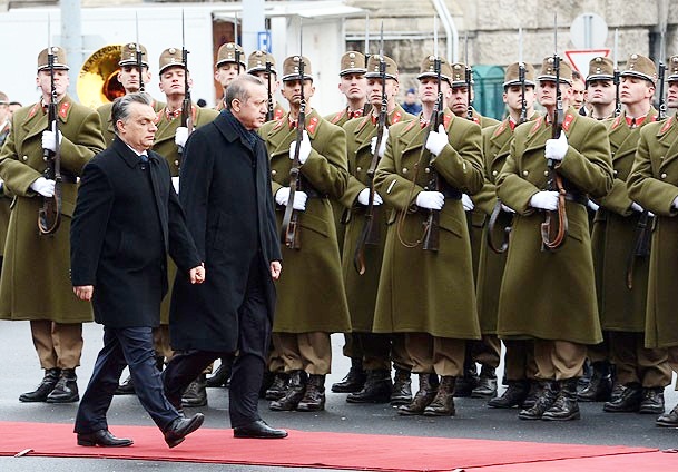 Erdoğan resmi törenle karşılandı