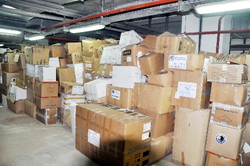'Van'a yardım malzemeleri otoparkta çürüyor' iddiası