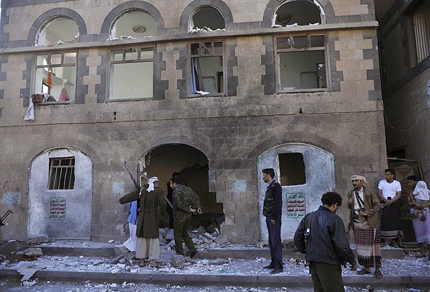 Yemen'de iki camiye bombalı saldırı: 55 ölü