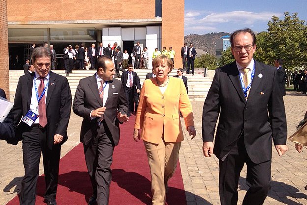 Merkel'den fasıl için destek sözü