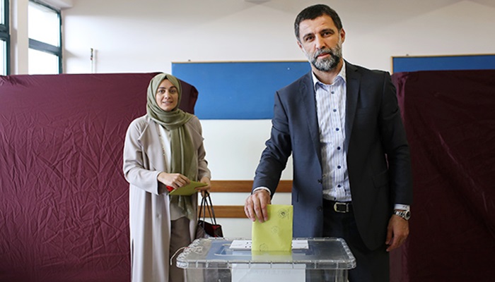Bağımsız Milletvekili adayı Hakan Şükür, oyunu kullandı