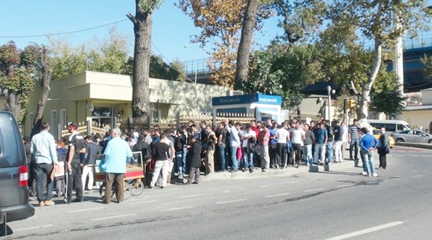 Askerlik kısalınca askerlik şubeleri önünde kuyruk uzadı