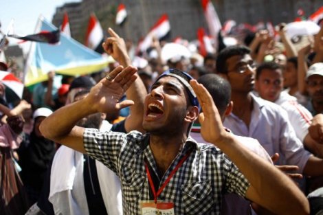 Mısır'da binlerce kişi geceyi Tahrir Meydanı'nda geçiriyor