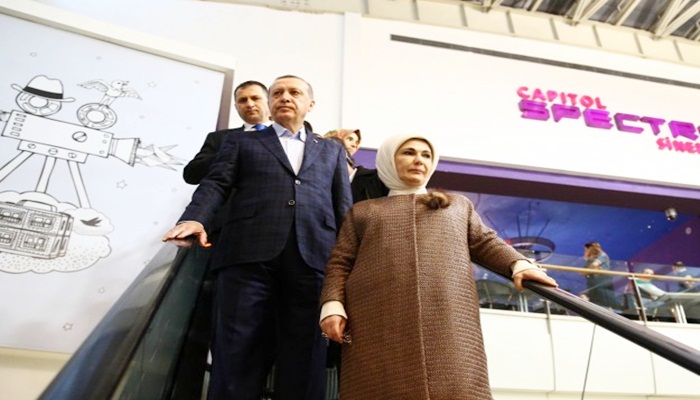 Erdoğan, "Bizim Hikaye" filmini izledi