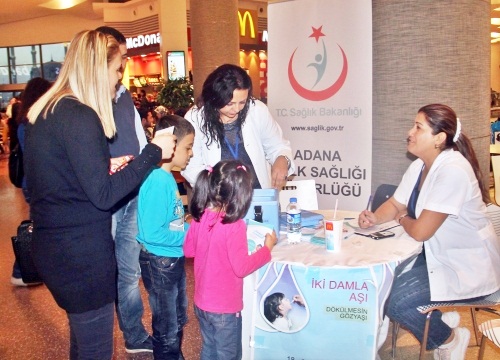 Adana'da Optimum'da 'aşı istasyonu' kuruldu
