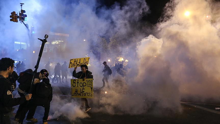 ABD polisinden biber gazı ve gaz bombalı müdahale