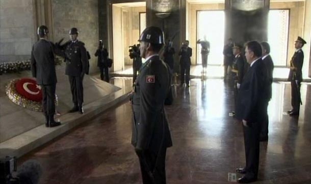 Cumhuriyet'in 90. yılı kutlamaları Anıtkabir'de düzenlenen törenle başladı