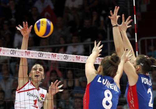 Rusya'yı 3 - 2 yenen Genç Sultanlar, finalde