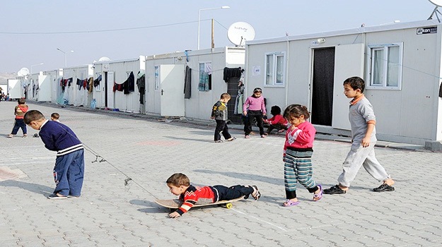Türkiye'deki Suriyelilerin sayısı 900 bini aştı