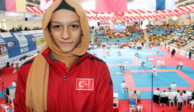 Başörtülü sporcuya dokunan federasyon yanacak!