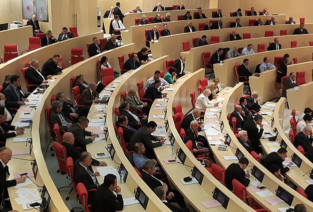 Gürcistan'da yeni hükümet güvenoyu aldı