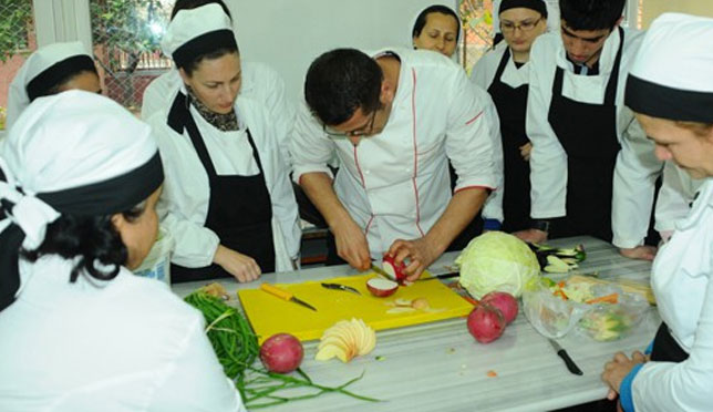 Pastane, lokanta ve marketler ''helalleşecek''