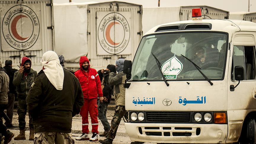 Açlık ablukasındaki Madaya'ya 4 kamyon insani yardım ulaştı