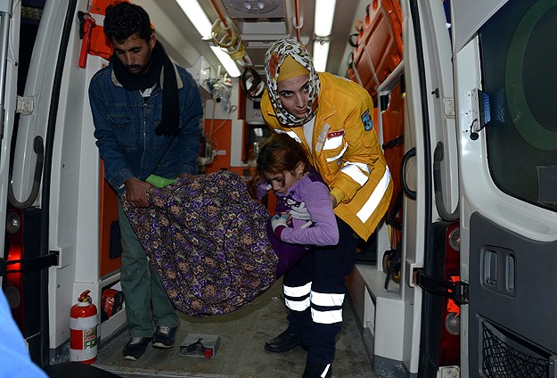 8 kişilik Suriyeli aile donmak üzereyken bulundu