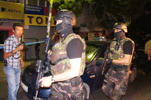 İmdat çığlığı atan kadın, polisi alarma geçirdi