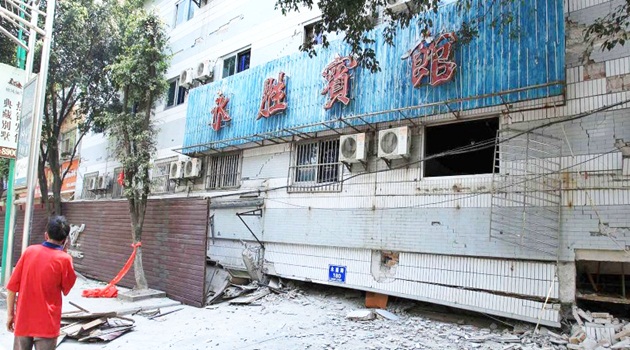 Çin'de 7 büyüklüğünde deprem: 113 ölü