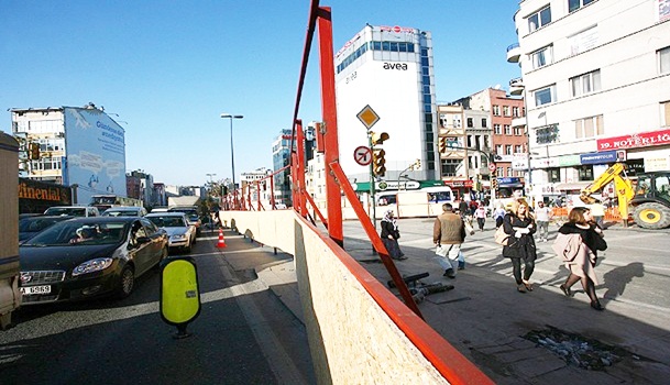 Taksim'de düzenleme başladı